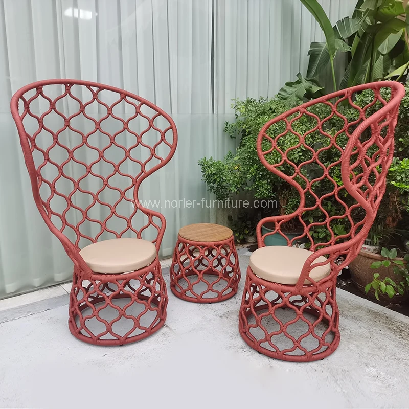 आधुनिक रानी आउटडोर डोरीले मोफा गर्दै